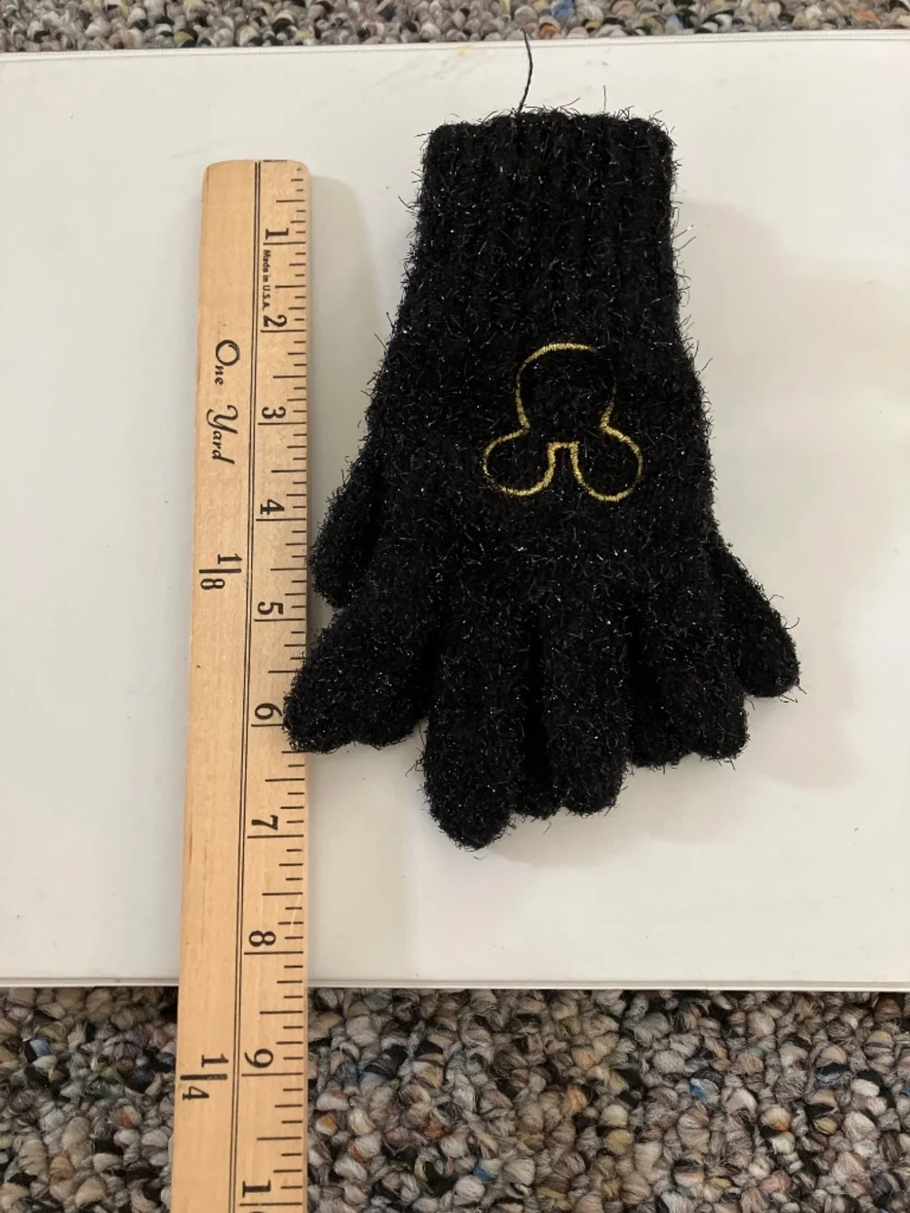 NWOT Disney Mickey and Minnie Kids’ Gloves